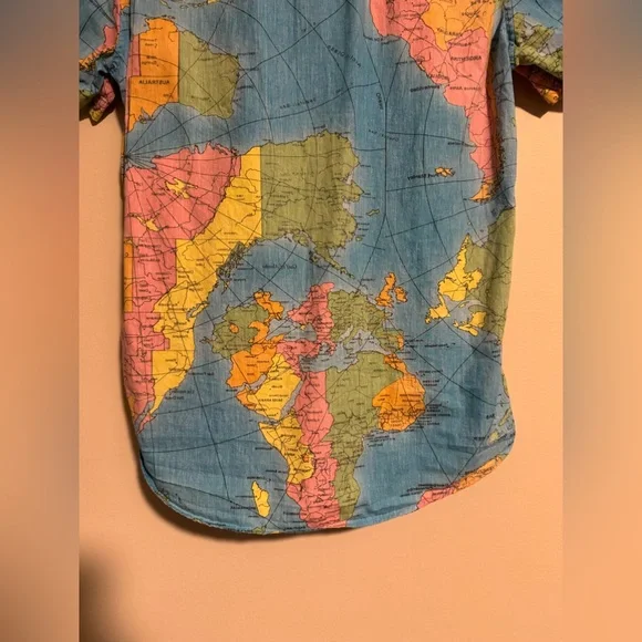 EUC 21 MEN Blue Map of the World AOP Button Down size small - Picture 7 of 8